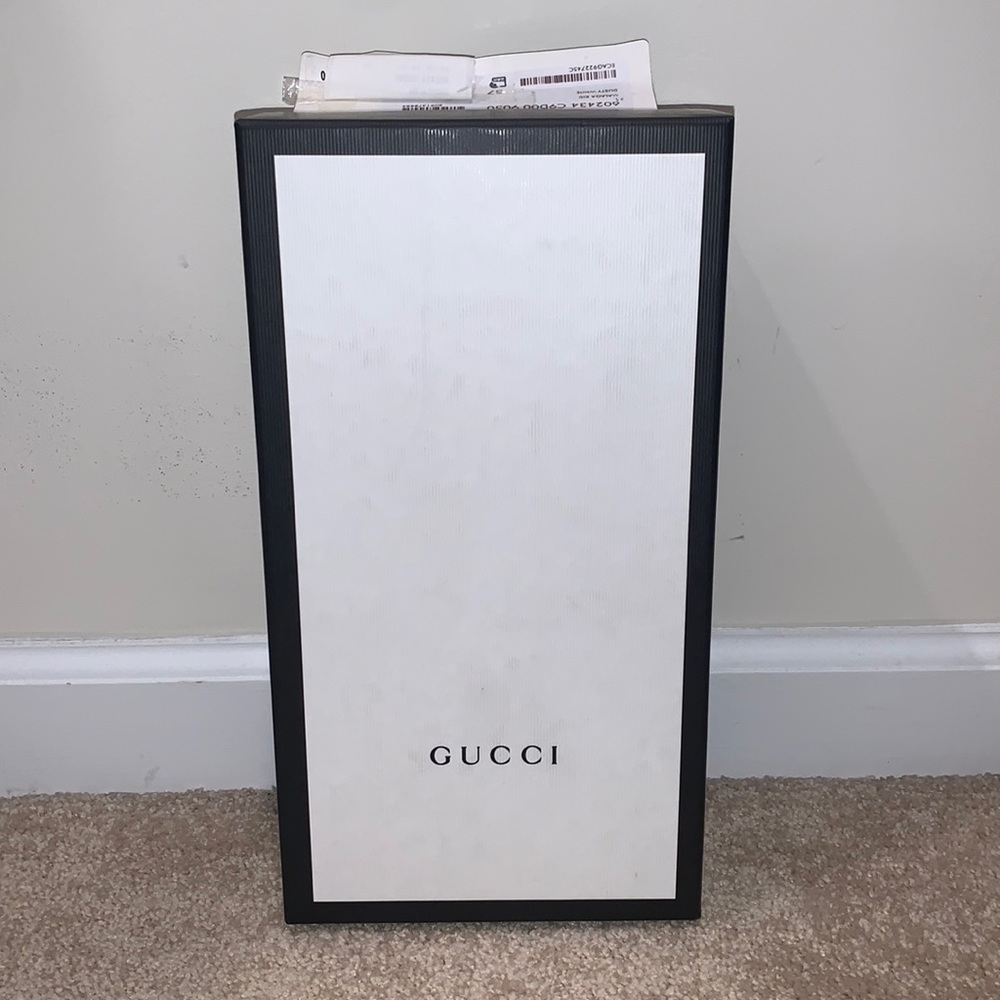 Size 7 women’s Gucci shoe box